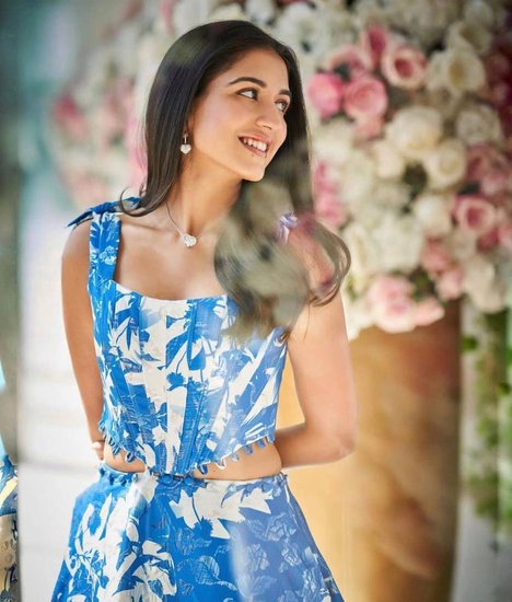  radhika merchant outfits