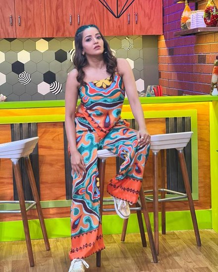 monalisa glamorous look
