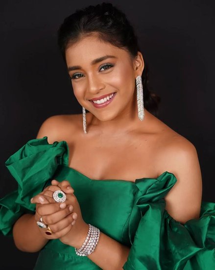 sumbul touqeer photos