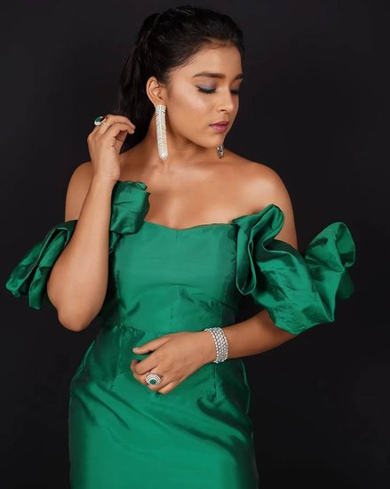 sumbul touqeer pics