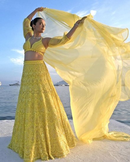 surveen chawla in hate story 2