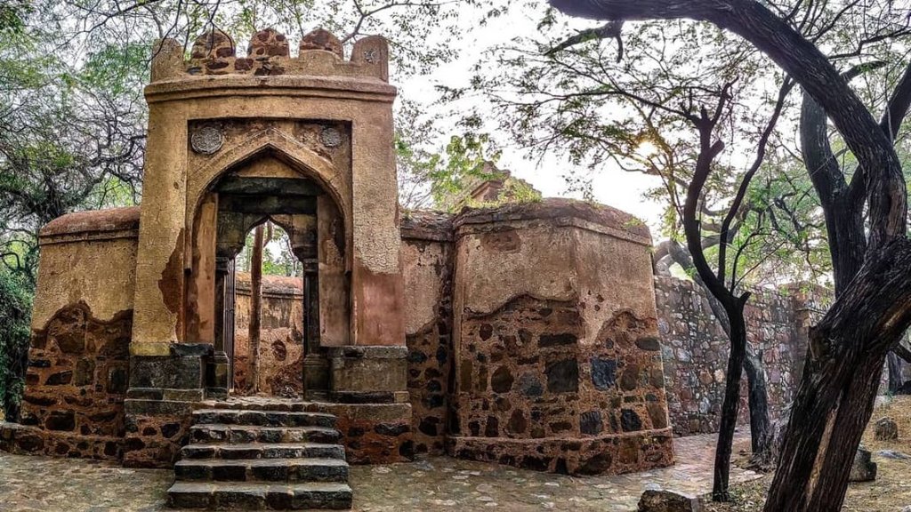 Haunted places in delhi । Bhuli Bhatiyari Ka Mahal । Agrasen ki Baoli । khooni darwaza । firoz shah kotla fort