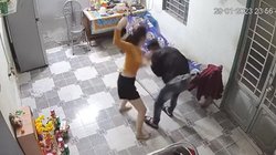 ऑफिस से लौटे पति पर टूट पड़ी पत्नी, जमकर की पिटाई; वायरल हो रहा वीडियो