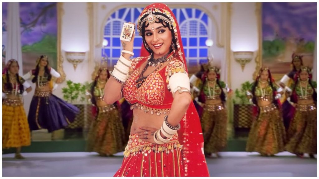 Choli Ke Peeche Kya Hai