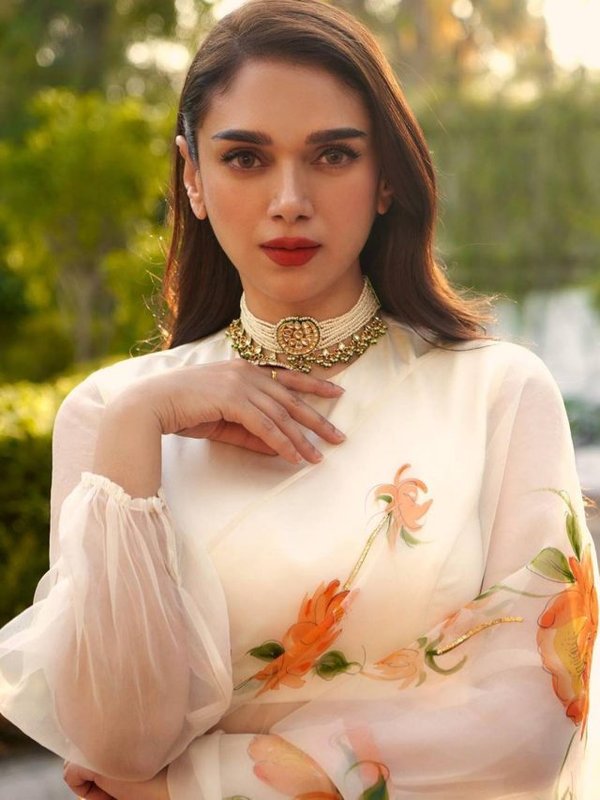 ADITI RAO HYDARI IN ROYAL LOOK