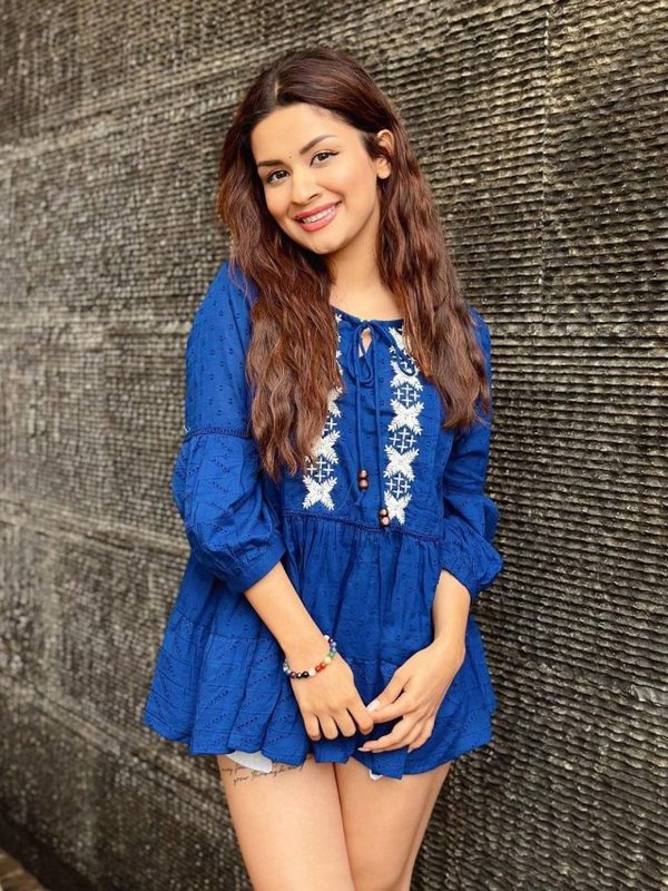 AVNEET KAUR CASUAL LOOK