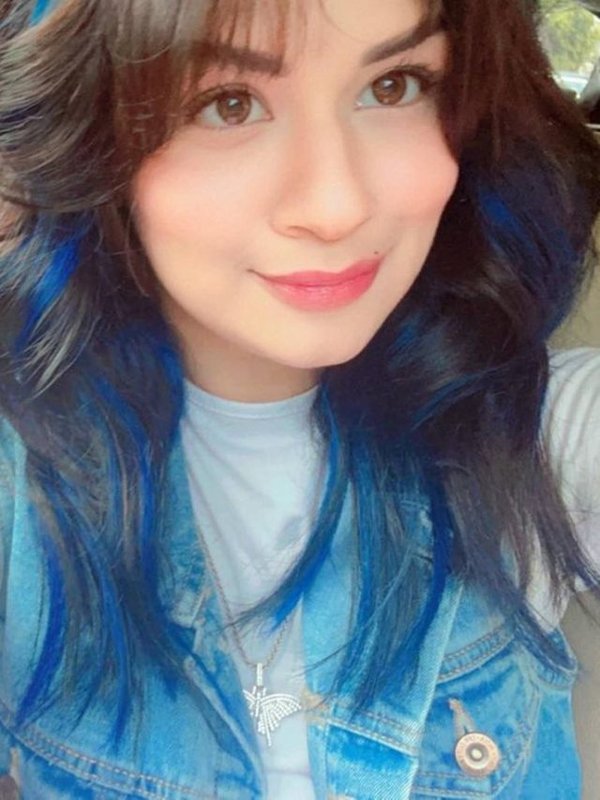 AVNEET KAUR CUTE POSE