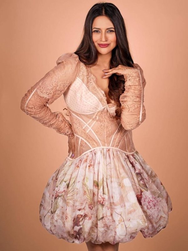 DIVYANKA TRIPATHI WESTERN LOOK