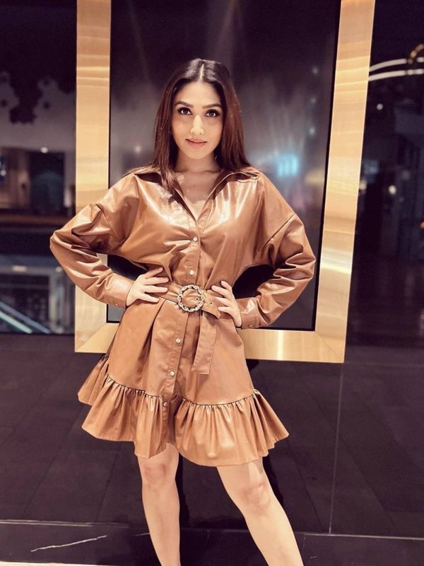 DONAL BISHT GLAM LOOK