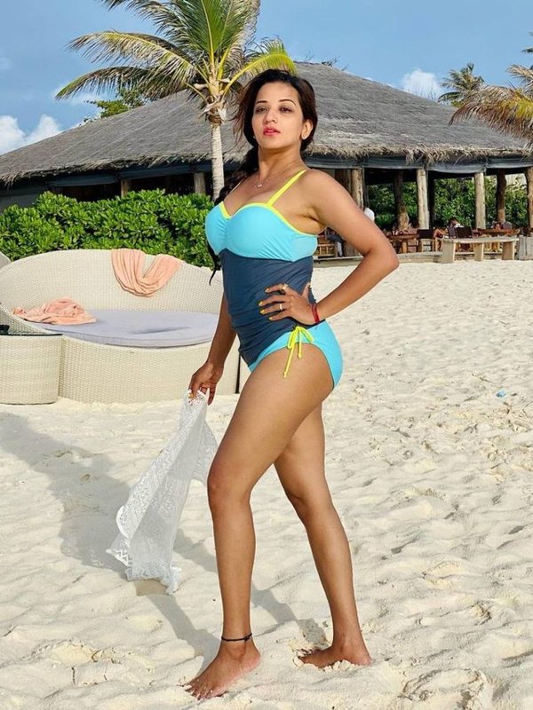 MONALISA SWIMSUIT LOOK