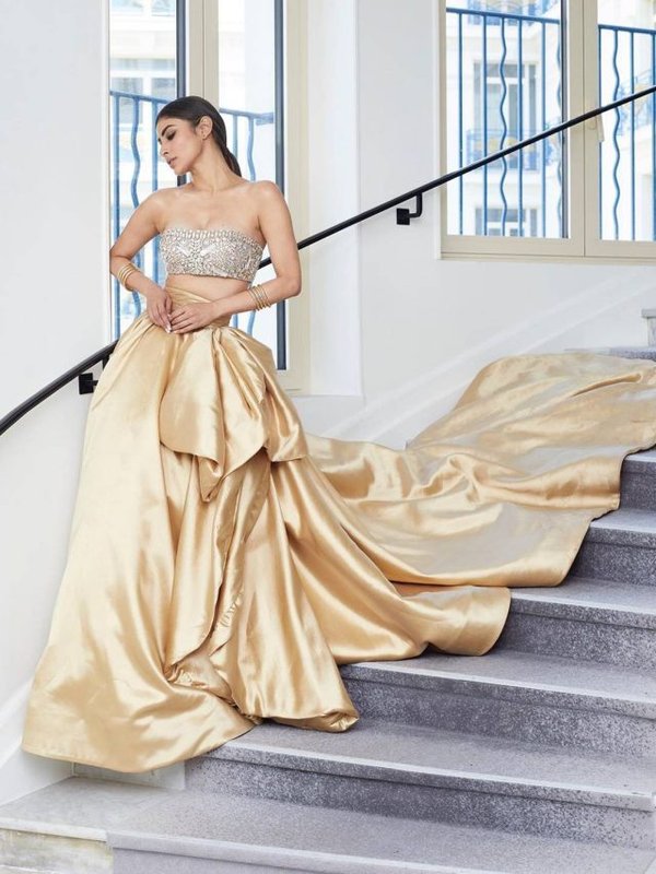 Mouni Roy 3
