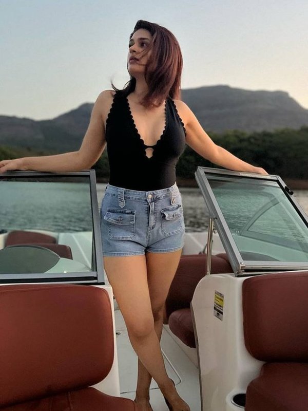 SHRADDHA DAS NEW LOOK