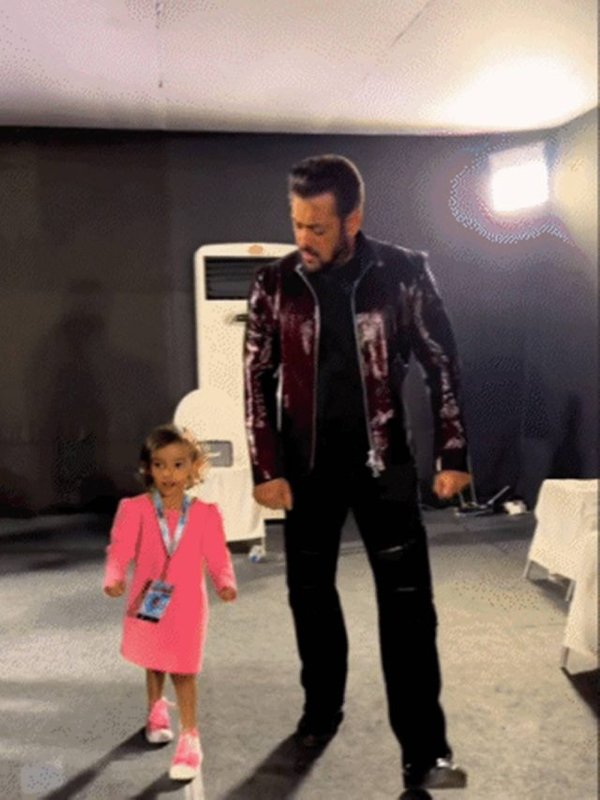 Salman Niece Aayat 3