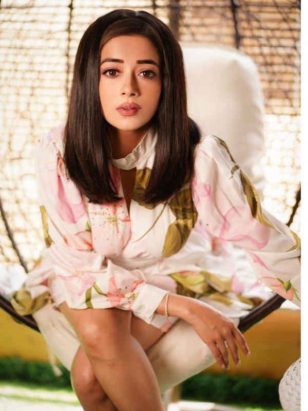 TINA DATTA FLORAL LOOK