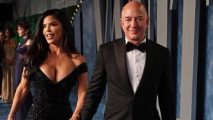 Amazon founder Jeff Bezos engaged to girlfriend Lauren Sanchez