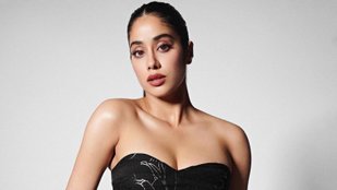 Janhvi Kapoor Flaunts Her Physique in Black Gown