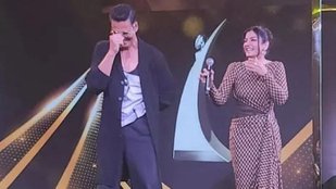 Akshay Kumar-Raveena Tandon come together once again, share stage at an event