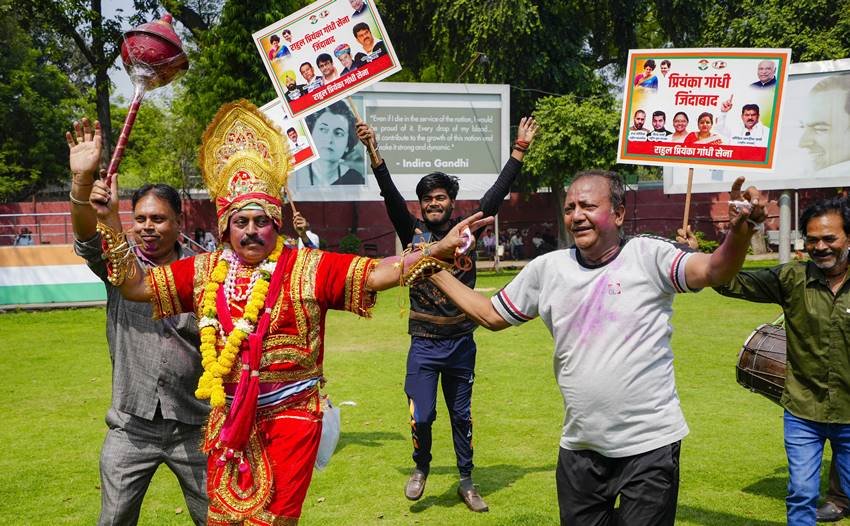 Congress supporter in the getup of Hanuman