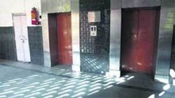 गाजियाबाद की सोसायटी में 10वीं फ्लोर से नीचे गिरी लिफ्ट, पूरे परिवार की अटक गईं सांसें, 25 मिनट तक करते रहे संघर्ष