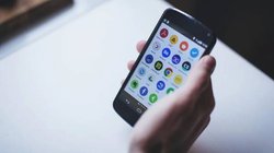 कंपनी में मोबाइल चार्ज करने पर बॉस ने कर्मचारी पर लगाया चोरी का आरोप, जानिए फिर क्या हुआ