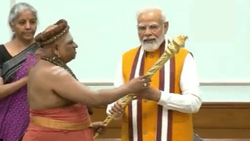 New Parliament: ‘सेंगोल को Walking Stick कहकर प्रदर्शनी में रखा, इसने गुलामी के हर प्रतीक से दिलवाई मुक्ति’, संतो के सामने बोले PM मोदी