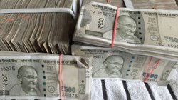 बेटी की शादी के लिए पाई-पाई जोड़कर जमा किए थे 18 लाख, दीमक ने बना दिया कूड़े का ढेर, लॉकर देख बेबस हुई मां