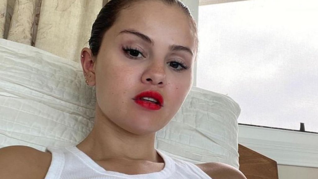 What Is Lupus, Selena Gomez, Selena Gomez Lupus, Selena Gomez Is Suffering From Which Disease, Selena Gomez Suffering From Lupus