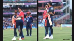 IPL 2023:विराट कोहली ने बचपन के गुरु का छुआ पैर; फैंस बोले-सर का सीना चौड़ा हो गया होगा