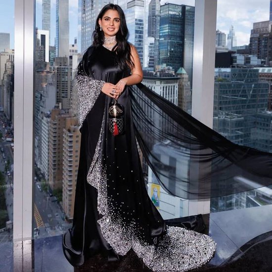 Isha Ambani wear back dress in Met Gala 2023