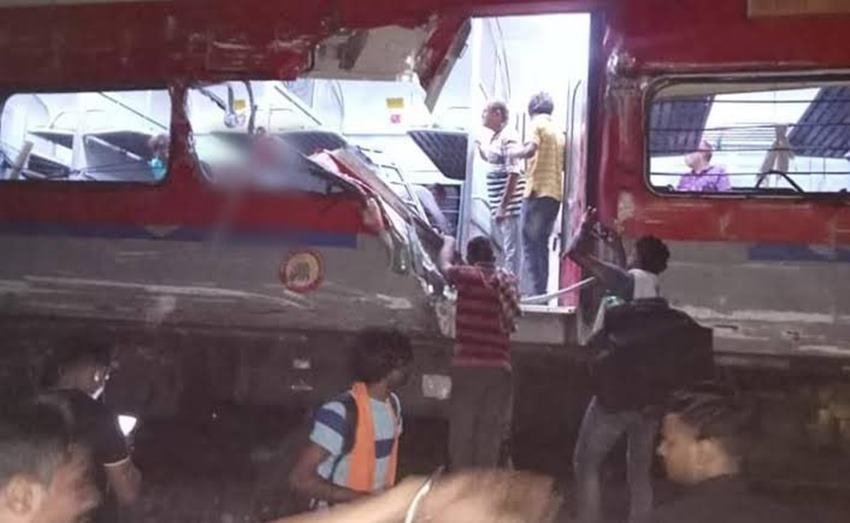 Coromandel Express Derails