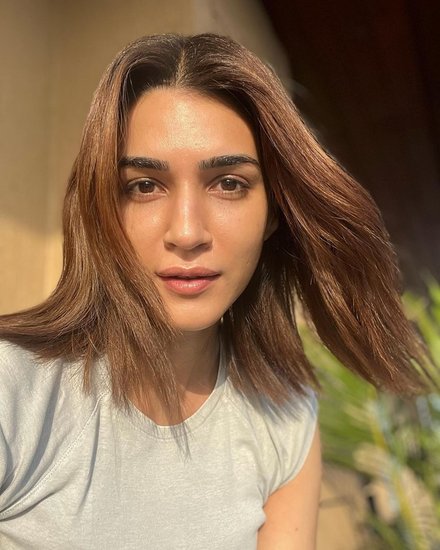 Om Raut Kissed Kriti Sanon In Tirumala
