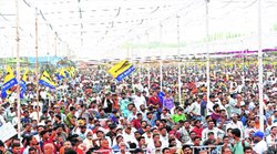 महारैली में भीड़ देख कर ‘आप’ गदगद, पर गर्मी में ज्यादा देर टिक न सके लोग