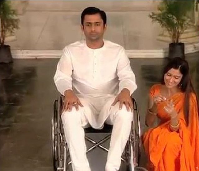 Anuj Saxena as Abhay Kapoor