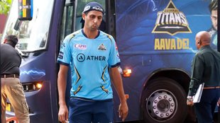 Ashish Nehra football style coaching