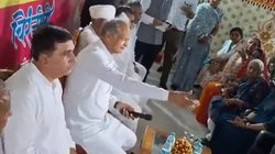 अशोक गहलोत ने पटक कर फेंका माइक, क्यों आया राजस्थान CM को गुस्सा? वायरल हो रहा VIDEO