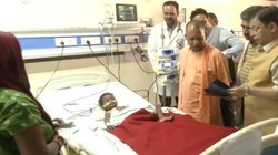 जीवा हत्याकांड में घायल बच्ची की खबर लेने अस्पताल पहुंचे सीएम योगी, डॉक्टरों से पूछा हाल