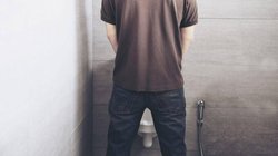 6 घंटे टॉयलेट में बिताता था कर्मचारी तो कंपनी ने निकाला, कोर्ट तक पहुंचा मामला