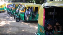 पांच घंटे में कमाए मात्र 40 रुपये! कारण बताते हुए रो पड़ा ऑटो ड्राईवर, वायरल है वीडियो