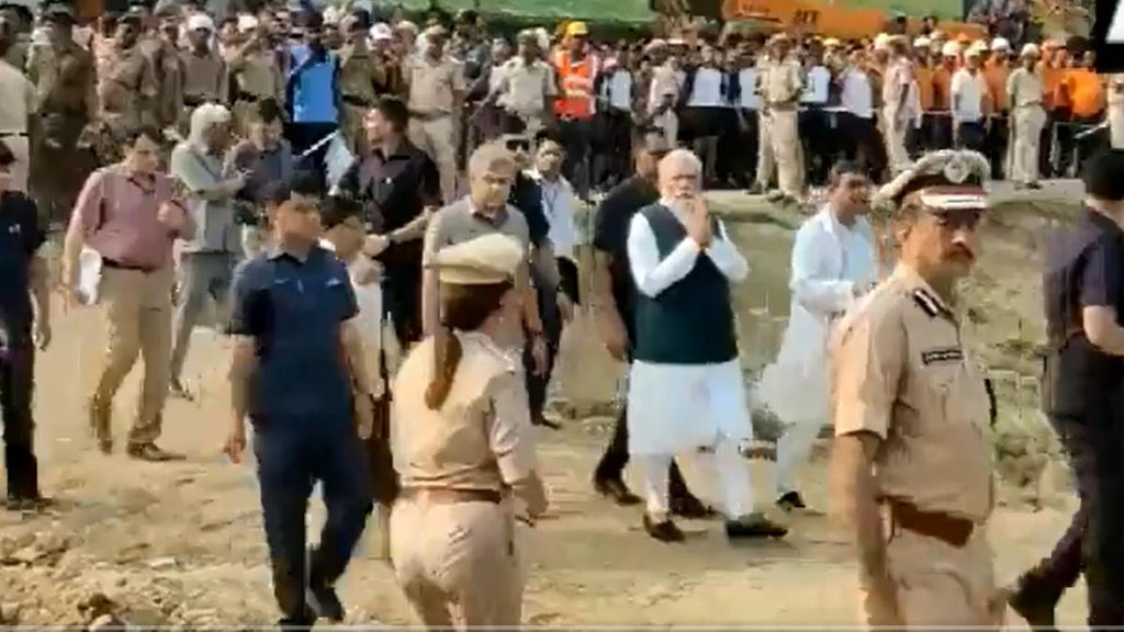 Congress II Narendra modi II Train Accident Congress II Narendra modi II Train Accident