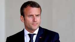 सिर्फ़ 17 सेकेंड में फ्रांस के राष्ट्रपति इमैनुएल मैक्रों ने खाली कर दी बीयर की बोतल, वीडियो हुआ वायरल