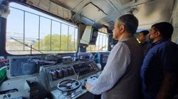 Kavach System: क्या है कवच सिस्टम? बालासोर ट्रेन हादसे के बाद हो रहा जिक्र