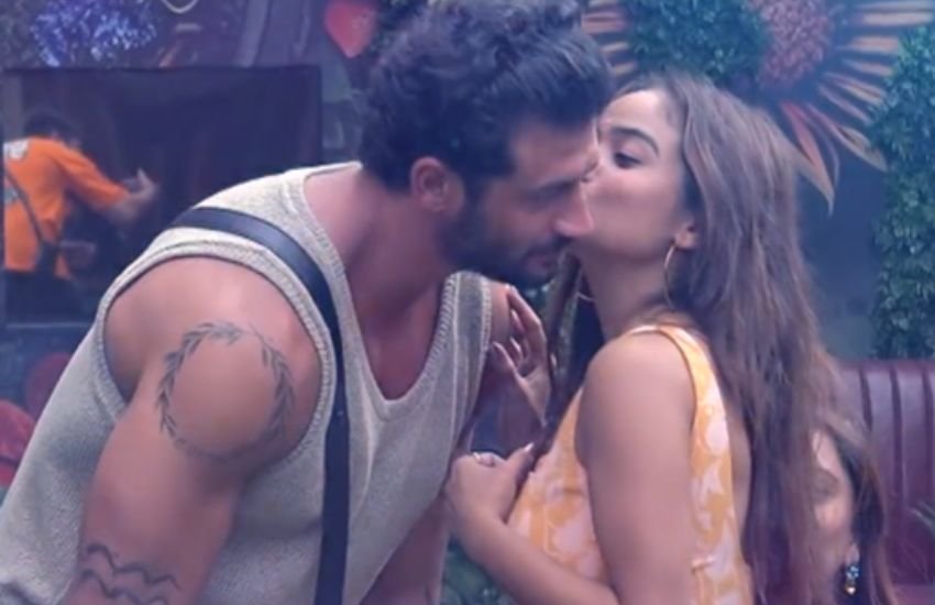 Manisha Rani gets Romantic With Jad Hadid