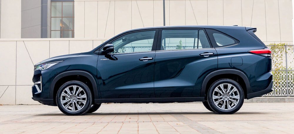 Upcoming Maruti Suzuki Invicto Rivals । Maruti Suzuki Invicto Alternatives । Upcoming Maruti Suzuki Invicto vs Mahindra XUV 700