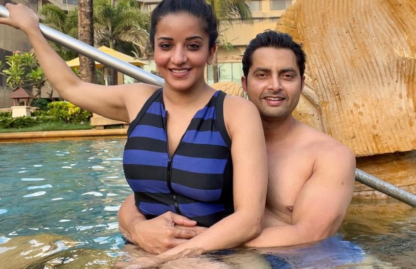 Monalisa Raises temperature in Swimshuit