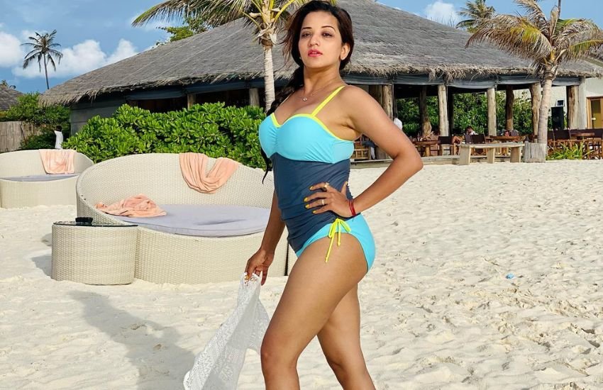 Monalisa Raises temperature in Swimshuit