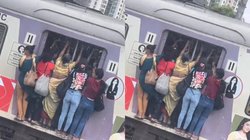 मुंबई लोकल ट्रेन में लटकर सफ़र करती महिलाओं का वीडियो हो रहा वायरल, दातों तले ऊंगली दबाने पर हो जायेंगे मजबूर