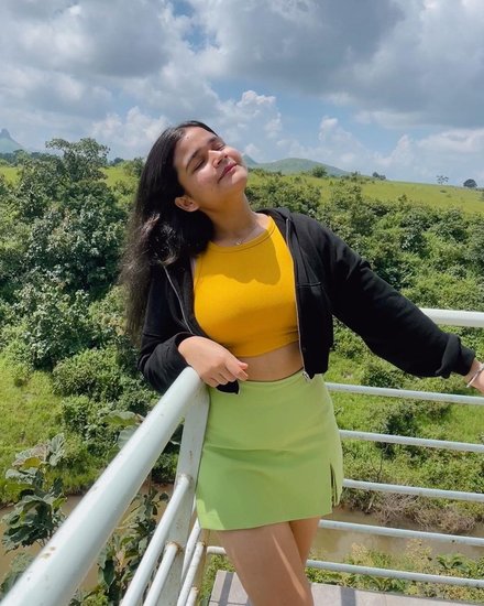 Saloni Daini 1