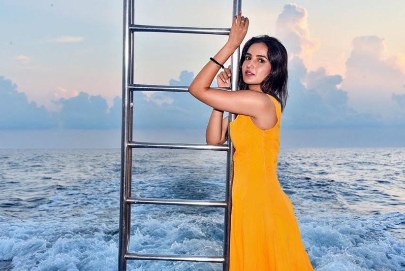 Jasmin Bhasin 7