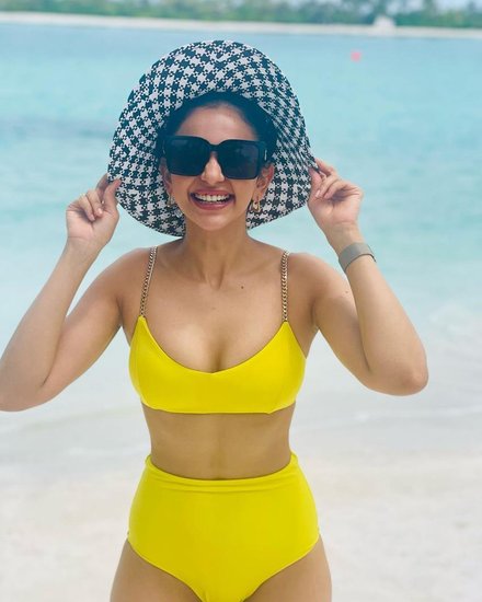 Rakul Preet Singh hot look