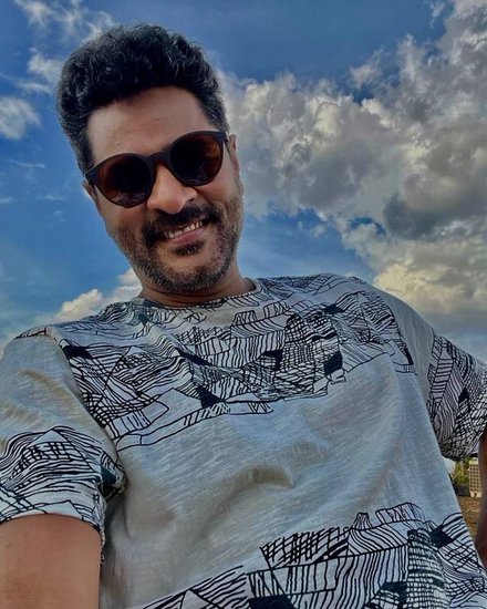Prabhu Deva wife himani singh